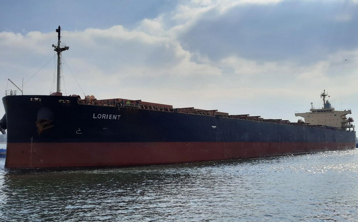 The vessel "Lorient" arrives at Lorient port