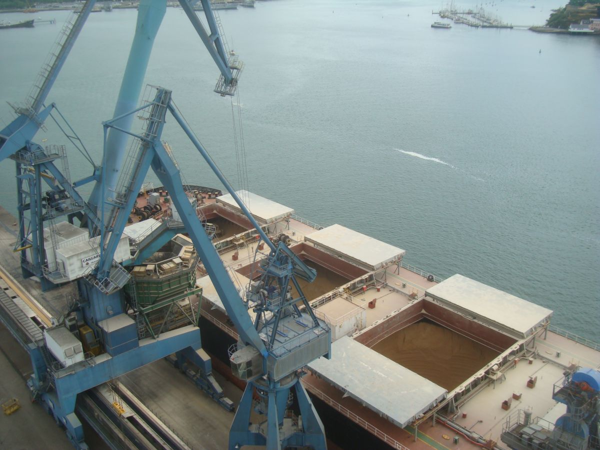 Port of Lorient discharging agri bulk cargo