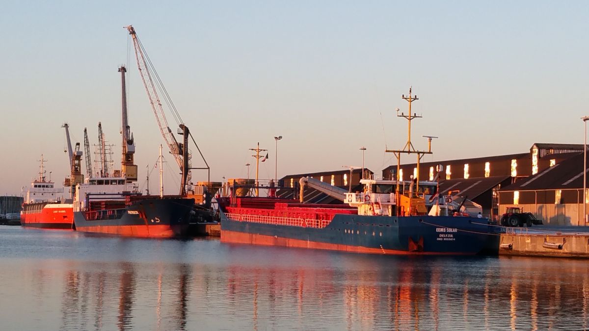 Navires à quai au port de Saint-Malo