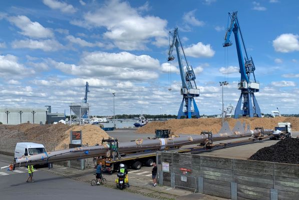 Opération de manutention spéciale à Lorient