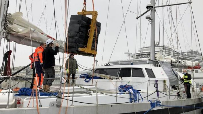 Déchargement de cacao du navire Grain de Sail