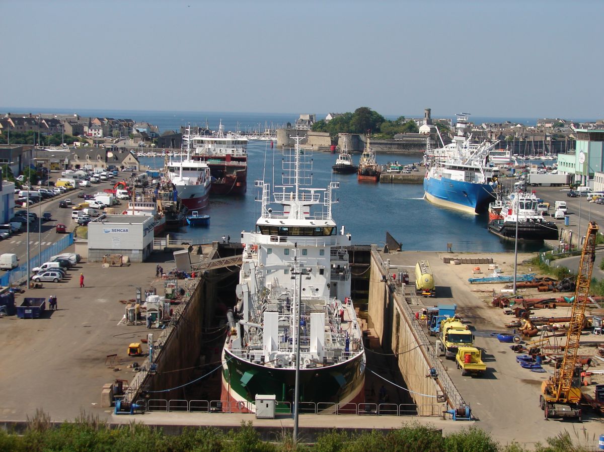 Le navire André L en cale sèche à Concarneau