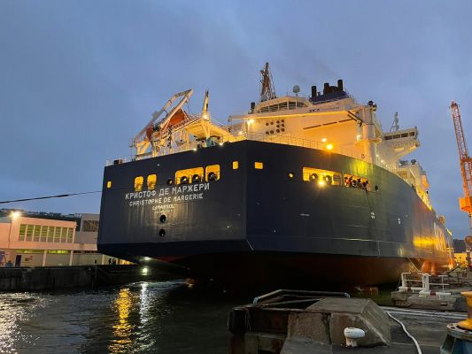 Arrivée du méthanier Christophe de Margerie au port de Brest