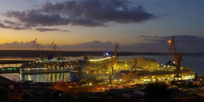 Three liners on technical stop at Brest