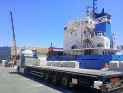 Unloading of the Wilson Heron in Les Sables d'Olonne.