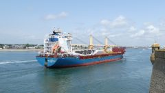 Déchargement d'un colis lourd à Lorient